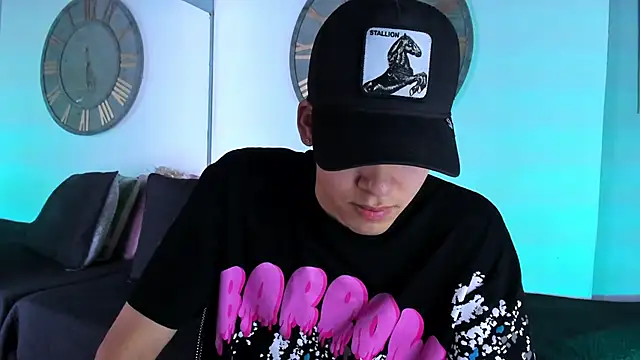 Mike 0233  online show from December 7, 3:58 am