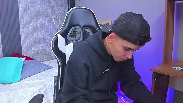 Mike 0233  online show from March 6, 3:57 am