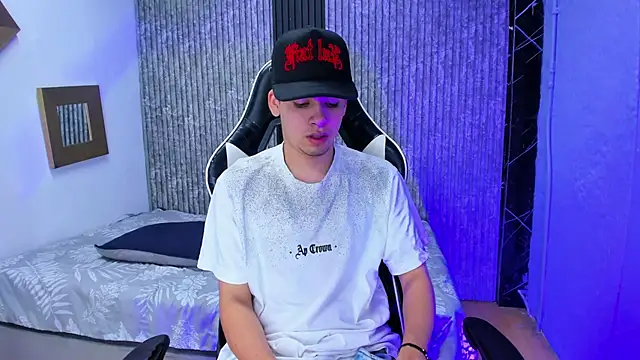 Mike 0233  online show from December 19, 4:42 am