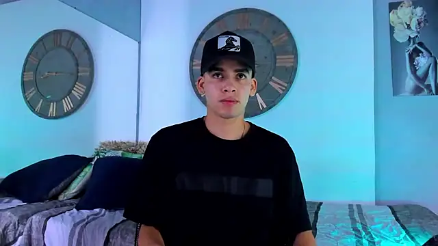 Mike 0233  online show from December 22, 3:44 am