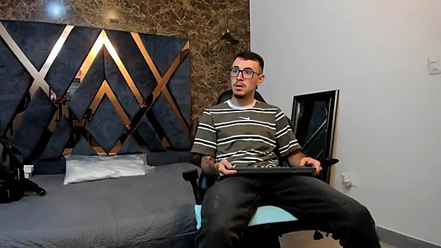 CodyWalkerR online show from February 14, 5:14 pm