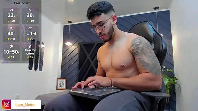 Liam Kleiin online show from October 23, 11:46 am