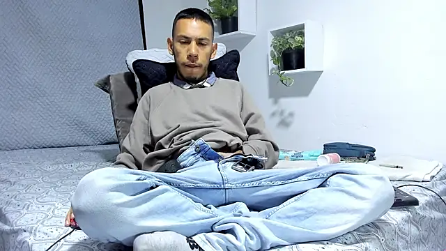 Aronxxs online show from February 10, 12:08 am