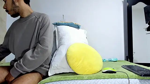 Aronxxs online show from December 14, 10:24 am