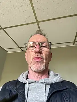 les-machinesxh online show from April 8, 2:04 pm