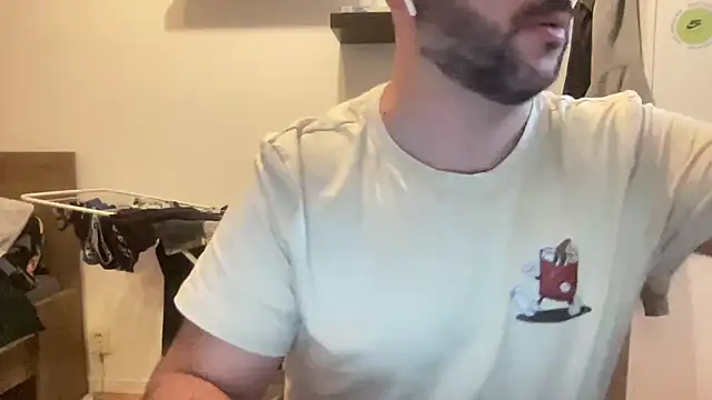 Snapshot of RedDante89 chatting on October 25, 8:05 am RedDante89 online show from October 25, 8:05 am