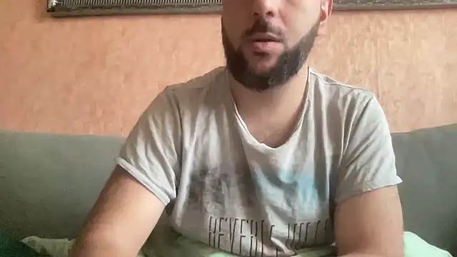 Snapshot of RedDante89 chatting on December 3, 8:14 am RedDante89 online show from December 3, 8:14 am