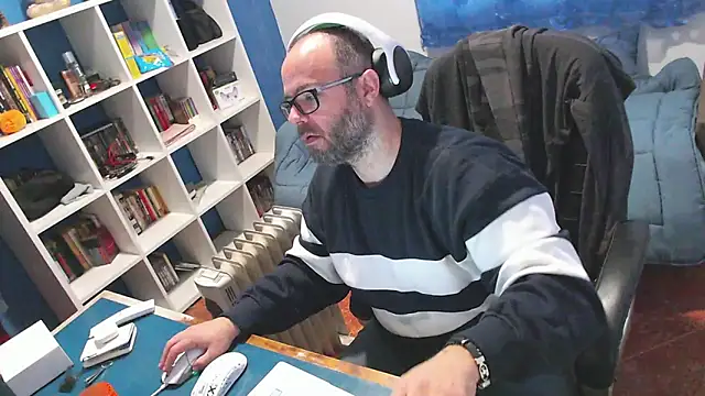 ravingr4d4 online show from January 13, 11:25 am