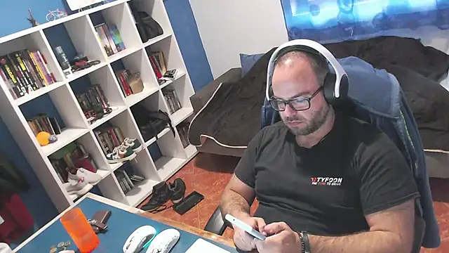 ravingr4d4 online show from November 14, 9:44 am