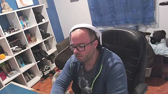 ravingr4d4 online show from November 5, 10:45 pm