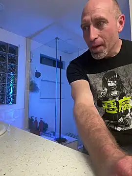 El Gizmo online show from December 21, 3:58 am