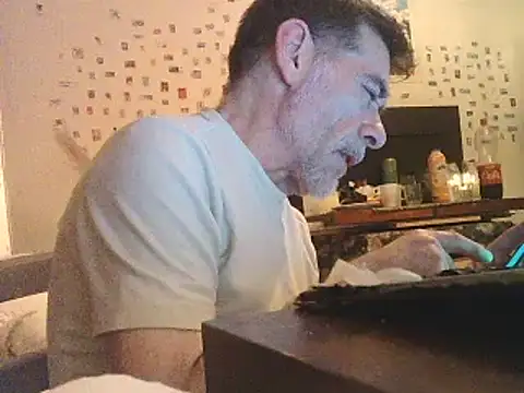 Snapshot of DaddyQuimHot chatting on December 20, 3:03 am DaddyQuimHot online show from December 20, 3:03 am