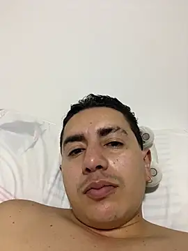 Snapshot of DanielGomez9 chatting on February 20, 5:33 am DanielGomez9 online show from February 20, 5:33 am