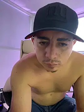 Snapshot of DanielGomez9 chatting on December 21, 10:52 pm DanielGomez9 online show from December 21, 10:52 pm