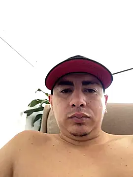 Snapshot of DanielGomez9 chatting on March 22, 1:52 pm DanielGomez9 online show from March 22, 1:52 pm