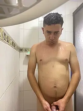 Snapshot of DanielGomez9 chatting on December 13, 1:12 pm DanielGomez9 online show from December 13, 1:12 pm