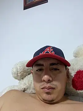 Snapshot of DanielGomez9 chatting on January 29, 1:05 am DanielGomez9 online show from January 29, 1:05 am