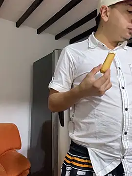 Snapshot of DanielGomez9 chatting on January 24, 12:21 am DanielGomez9 online show from January 24, 12:21 am