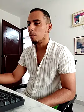 bonehur online show from April 13, 9:37 pm