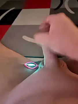 Szeltolo001 online show from January 6, 3:32 am