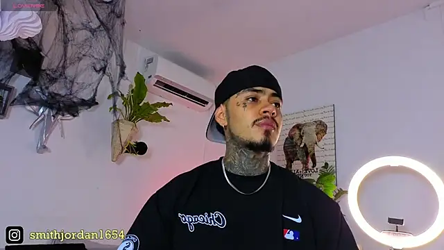 JordanSmiith  online show from November 5, 9:17 pm