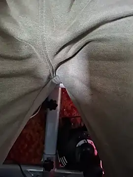 FreezingTie850 online show from April 9, 3:29 pm