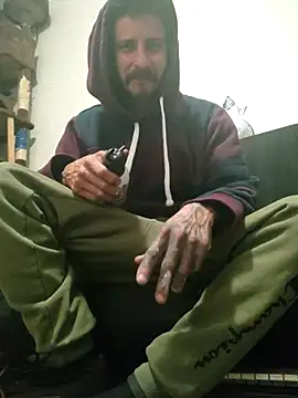 Snapshot of LongDickZee562 chatting on December 17, 6:45 am LongDickZee562 online show from December 17, 6:45 am