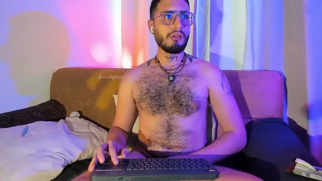 axel giracr online show from March 20, 9:40 pm