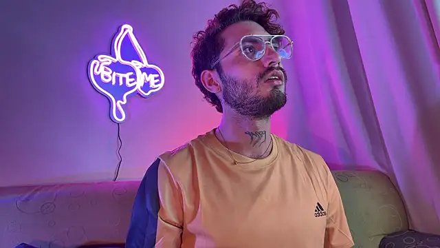 axel giracr online show from December 1, 10:24 pm