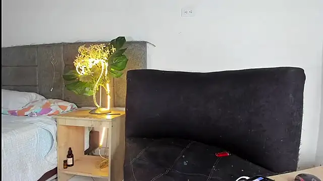 Snapshot of tom_colinn chatting on October 11, 4:27 am tom colinn online show from October 11, 4:27 am