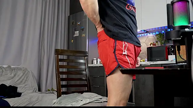 danielkraigforu online show from December 8, 12:40 am