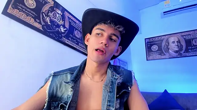Snapshot of EstebanPerez_ chatting on December 13, 12:17 pm EstebanPerez online show from December 13, 12:17 pm