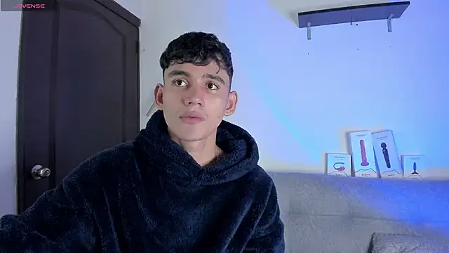 Snapshot of EstebanPerez_ chatting on February 5, 10:22 pm EstebanPerez online show from February 5, 10:22 pm