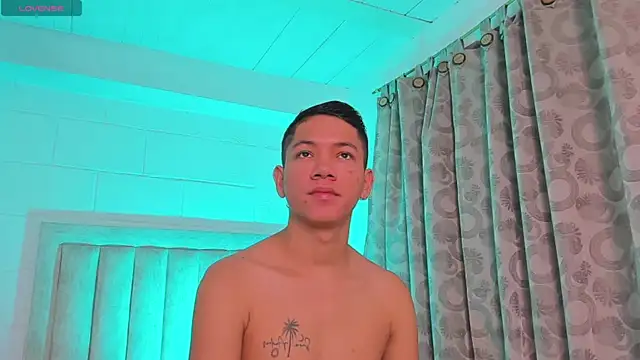 JulianRose 1 online show from January 17, 11:06 am