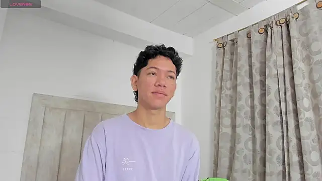 JulianRose 1 online show from December 22, 11:11 am