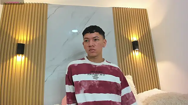 JulianRose 1 online show from February 18, 11:22 am