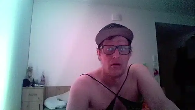 Bigthroaterboy online show from April 5, 8:05 pm