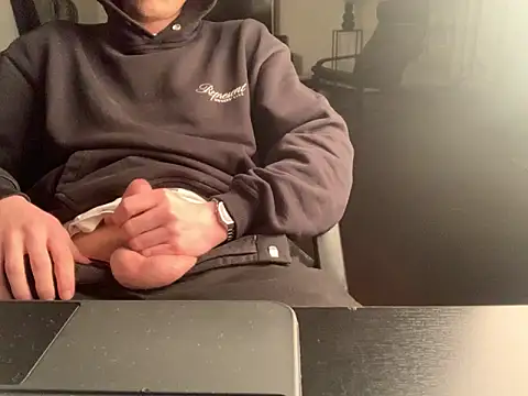 KendrickJiz online show from April 9, 7:53 pm