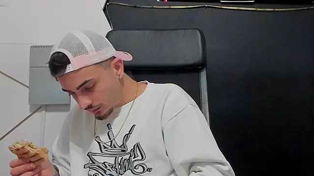 BrandonTate online show from April 18, 5:09 am