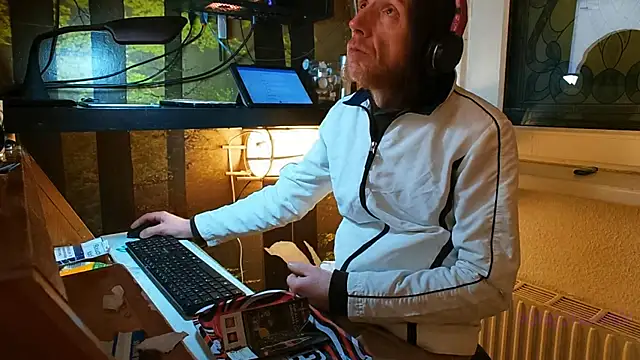 BongChannel online show from December 24, 9:11 pm