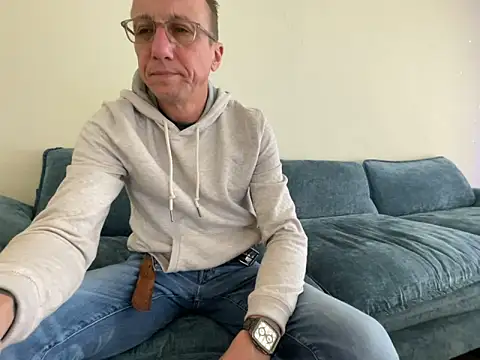 mouser21212 online show from March 1, 9:03 pm