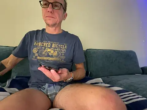 mouser21212 online show from November 14, 10:44 pm