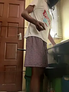 Gifttheskimaskboy online show from March 5, 8:43 am