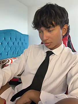 Leonarrrd 01 online show from December 1, 9:51 pm