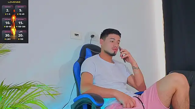 EdwardRoss  online show from October 26, 9:06 pm