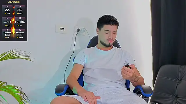 EdwardRoss  online show from November 18, 7:28 pm