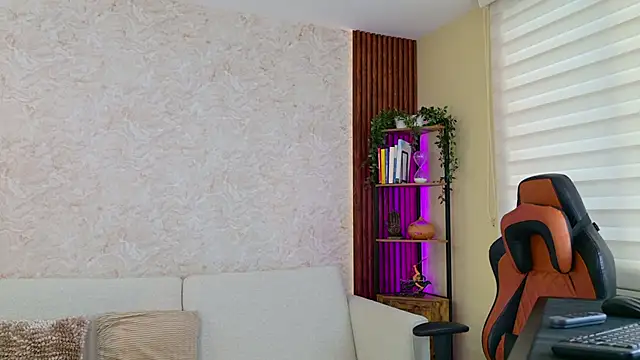 AdanReilly online show from December 1, 1:36 pm