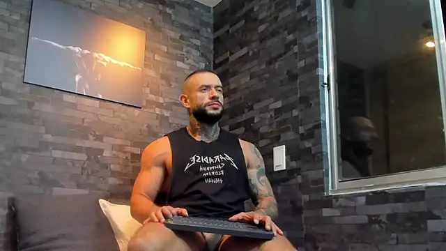 Snapshot of BruceDallas chatting on September 25, 1:48 am BruceDallas online show from September 25, 1:48 am