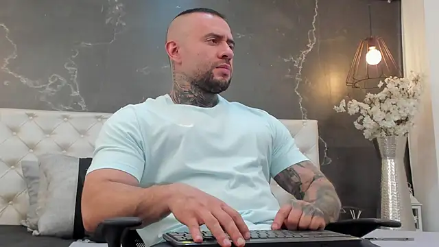 Snapshot of BruceDallas chatting on March 11, 11:04 pm BruceDallas online show from March 11, 11:04 pm