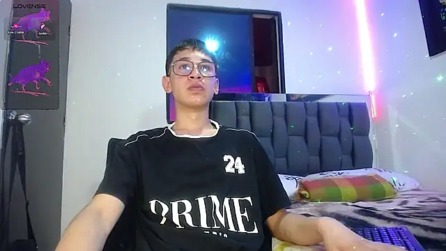 Mr daren  online show from February 18, 5:00 pm